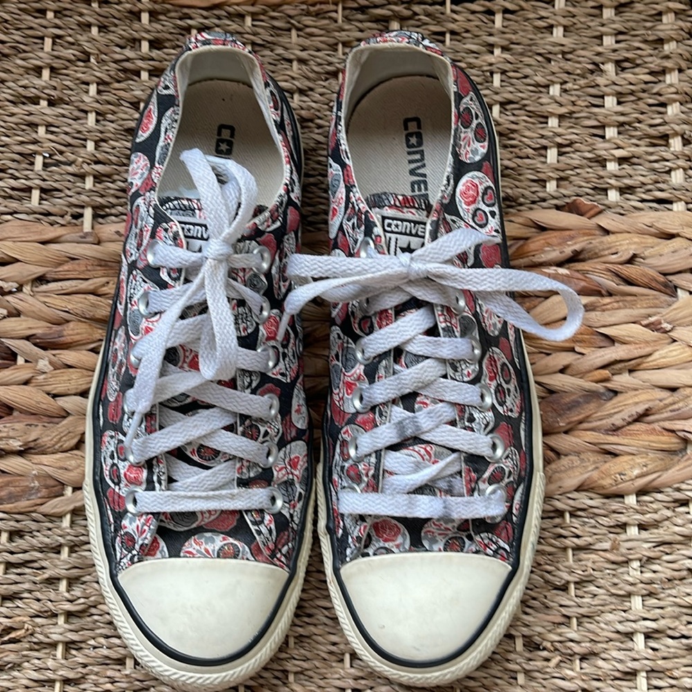 Converse Women’s Size 9 Sneakers